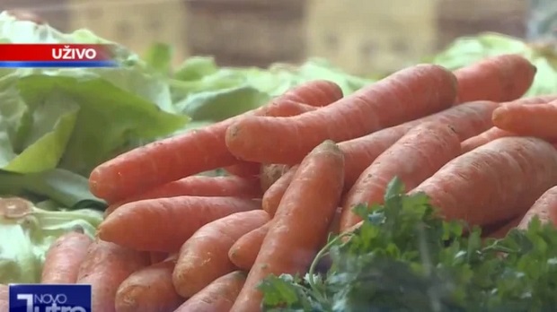 Мање пипања и много више прозирне фолије: Пијаце кренуле са радом уз строге мере (ФОТО)